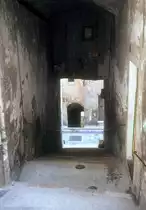 Menton im Juli 1976: Impressionen aus der Altstadt: Traverse de la rue Mattoni. - Am Ende der Treppe sieht man die Rue Longue und die Passage des Diamants, die zum Quai Bonaparte f�hrt. 