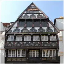 Osnabr�ck. Wundersch�ne Fachwerkfassade in der Krahnstra�e (zusammengesetzt aus zwei Fotos).
10.08.2014