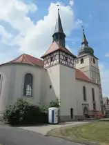 Ipsheim, Ev. Kirche St. Johannes der T�ufer, Westturm um 1400, Langhaus und Chor von 1692 (19.06.2014)