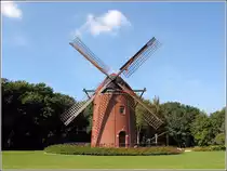 Bad Zwischenahn. Die R�genwalder M�hle wurde 2011/2012 als Salzm�hle von der gleichnamigen Firma erbaut. Sie wird f�r kulturelle Veranstaltungen genutzt.
28.08.2014 
Weitere Infos zur M�hle: 
http://www.bad-zwischenahn-touristik.de/urlaubsthemen/sehenswuerdigkeiten/muehlen/ruegenwalder-muehle.html