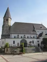 Altm�nster, Pfarrkirche St. Benedikt an der M�nsterstra�e, erbaut 1473, Altarraum von Adam Graf von Herberstorff erneuert von 1625 bis 1627 (26.07.2014)