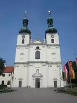 Frauenkirchen, barocke Wallfahrtskirche Maria Geburt, erbaut von 1695 bis 1702 durch Francesco Martinelli, Stifter F�rst Paul Esterhazy (27.07.2014)