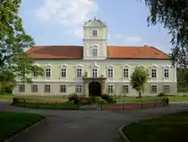 Schloss Obersiebenbrunn, erbaut bis 1725 durch Georg Wilhelm J�rger, seit 2001 koptisches Kloster (27.07.2014)