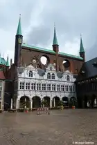 Historisches Rathaus von L�beck mit leerem Marktplatz (Mai 2011)