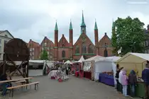 Historischer Markt vor dem  Heilig Geist Spital  in L�beck (Mai 2011)