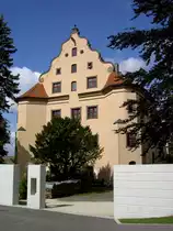 Bissingen, Schloss, dreigeschossiger Satteldachbau mit Eckt�rmen, erbaut um 1600 (24.08.2014)