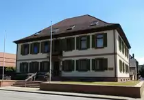 Weisweil, das Rathaus der ca.2000 Einwohner z�hlenden Gemeinde in der Rheinebene, juli 2014