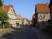 Fachwerkh�user in der Grand Rue von Froeschwiller (03.10.2014)