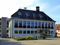 Rheinau(Rhinau)/Elsa�, das Rathaus der ca.3000 Einwohner z�hlenden Gemeinde am linken Rheinufer im Unterelsa�, Aug.2014