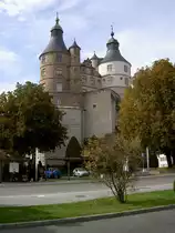 Schloss Montbeliard mit den T�rmen Henriette (1424) und Frederic (1595), heute 
naturkundliches und arch�ologisches Museum (05.10.2014)