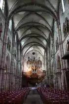 Luxeuil-les-Bains, Langschiff mit Orgel von 1617 der Saint Pierre Kirche (05.10.2014)