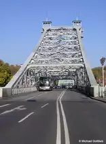 Das  Blaue Wunder  verbindet die Dresdener Stadtteile Lochwitz und Blasewitz �ber die Elbe hinweg (Oktober 2008)