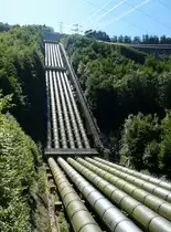 Kochel am See, die sechs Druckrohre des Walchenseekraftwerkes, 430m lang und ca. 2m im Durchmesser, der H�henunterschied von 200m wird zur Erzeugung von elektrischer Energie genutzt, Aug.2014