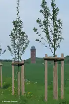 Von Pugarten aus auf der verkehrsberuhigten Stra�e immer geradeaus in Richtung K�ste mit Blick auf den Peilturm (Halbinsel Wittow, R�gen, Mai 2011)