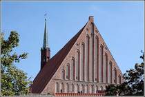 Vom Burggarten aus ist der �ber die H�user der Salzwedeler Altstadt ragende Giebel der M�nchskirche gut zu betrachten. Aufnahmedatum: 16.09.2007
