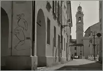 An der Ecke der Via M.S Ottone und de Via Guglielomo Marconi hat  Marco Cagnolati einem der  Streiche  von Don Camillo in Form des  frisch gestrichenen  Gisella ein Denkmal gesetzt.
22. Sept. 2014