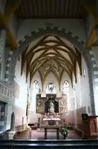 Dorfkemmathen, Chor der St. Marienkirche, Fl�gelaltar von 1490, Malereien von Hans Scheufelin von 1505, Sakramentshaus von 1509 aus grauem Sandstein, Kanzel von 1599, Chorgest�hl 16. Jahrhundert, Fresken von 1510 im Chor (25.10.2014)