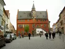 Ochsenfurt, Neues Rathaus, erbaut von 1513 bis 1515, Freitreppe mit sp�tgotischer 
Ma�werkbr�stung (26.10.2014)