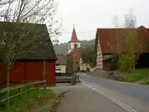 Hauptstra�e von Tauberzell mit St. Veit Kirche (27.10.2014)