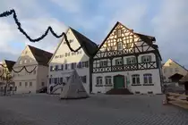 Monheim, Gasthof zur Krone und Stadtapotheke am Marktplatz (24.12.2014)