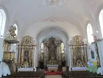 Langenpreising, Alt�re und Kanzel der Pfarrkirche St. Martin (10.02.2013)