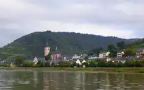 Lorch, Blick von der Autof�hre �ber den Rhein auf die Stadt mit der Pfarrkirche St.Martin, Sept.2014
