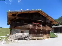 Altes Bauernhaus in dem altbayrische Museumsdorf von Markus Wasmeier bei Schliersee am 17.08.2014