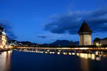 Die Kappellbr�cke in der Abendd�mmerung. Luzern, 10.01.2015