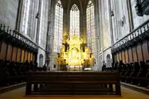 Esslingen, Chorgest�hl von 1518 und Hochaltar von Peter Riedlinger der Stadtkirche St. Dionys, sp�tgotisches Sakramentshaus von Lorenz Lechler 1486 bis 1489  (18.01.2015)