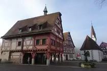 Plochingen, Altes Rathaus von 1530, Fr�hmesserhaus und St. Ottilien Kapelle am Marktplatz (18.01.2015)