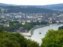 Koblenz, Blick von der Aussichtsplattform auf dem Ehrenbreitstein auf das Deutsche Eck, rechts die Mosel am Zusammenflu� mit dem Rhein, Sept.2014