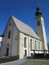 Arzl im Pitztal, Pfarrkirche St. Ingenuin und Albuin, sp�tgotische Kirche vergr��ert im 18. Jahrhundert, seit 1875 neuromanischer Stil (01.04.2013)