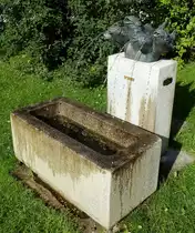 Garmisch-Partenkirchen, Brunnen vor der Johanniskirche, gestiftet 1995 von Frau Emmy M�sch, Aug.2014
