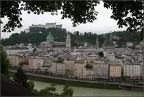 . Tr�bes Wetter in Salzburg -

Die Altstadt mit der Festung vom Kapuzinerkloster aus gesehen. Unterhalb der Festung der Salzburger Dom.

30.05.2014 (Matthias)