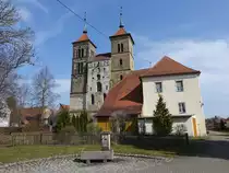 Auhausen, Ev. ehem. Klosterkirche St. Maria, erbaut ab 1120 als Benediktinerkirche, S�dturm von 1334, Chor erbaut 1519 (18.03.2015)