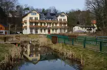 Kurhaus Friedewald (OT von Moritzburg) im L��nitzgrund, Ende des 19. Jh gebaut, diente es als Kurhotel. Nach kompletter Kernsanierung 2012/2013 befinden sich jetzt 8 hochwertige Wohnungen darin; Aufnahmen vom 08.03.2015
