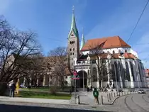Augsburg, Dom Maria Heimsuchung, erbaut ab 994, gotisch eingew�lbt von 1325 bis 1343, Kathedralchor erbaut von 1356 bis 1431 (03.04.2015)