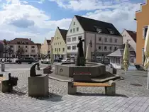 Schwandorf, Marktplatz mit M�nchsbrunnen (06.04.2015)