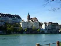 Blick �ber den Rhein zur Kirche St.Martin, auf dem Nordteil des M�nsterh�gels, April 2015