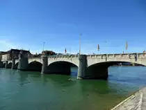 Basel, die Mittlere Br�cke, 192m lang, eingeweiht 1905, April 2015