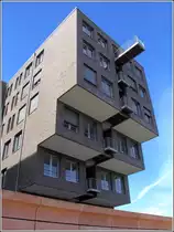 �berseestadt Bremen. Eines der beiden Kranh�user an der S�dwestseite des Europahafens. 21.04.2015