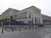 Br�ssel, K�nigliche Bibliothek, erbaut von 1954 bis 1969 durch Maurice Houyoux und Roland Delers, Teil des Kunstberges (26.04.2015)