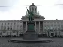 Br�ssel, Kirche St. Jacques sur Goudenberg und Denkmal f�r Godfried van Boullion (26.04.2015)