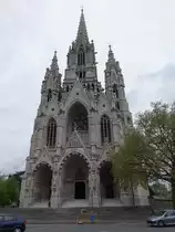 Br�ssel-Laeken, Liebfrauenkirche, erbaut von 1854 bis 1872 durch K�nig Leopold I., 
Architekt Joseph Poelaert, Portal von Friedrich von Schmidt, 99 Meter hoher Kirchturm (26.04.2015)