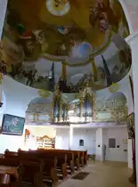 Garmisch-Partenkirchen, Wallfahrtskirche St.Anton, Blick zur Orgelempore und zum Deckenfresko von 1736, einzig erhaltenes Deckengem�lde des S�dtiroler Malers Johann Holzer, Aug.2014