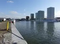 Antwerpen, moderne Wohnblocks am Kattendijkdock (28.04.2015)