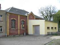 Die sch�ne alte Turnhalle in Burkhardtsdorf mit ihrem relativ neuen und wenig sch�nen Anbau. Genutzt wird sie trotzdem nicht mehr. 30.09.07