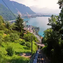 Territet, Schloss Chillon und Villeneuve, aus dem Standseilbahn Territet-Glion aufgenommen - 25.07.2013