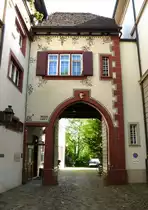 Basel, das Torhaus am Bischofshof, unmittelbar am M�nster, erbaut von 1451-58, Mai 2015