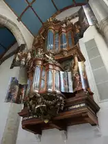 Middelburg, Orgel in der Nieuwe Kerk in der Liebfrauenabtei, erbaut 1954 von der Orgelbaufirma Leeuwen in einem Orgelgeh�use von 1693 (30.04.2015)